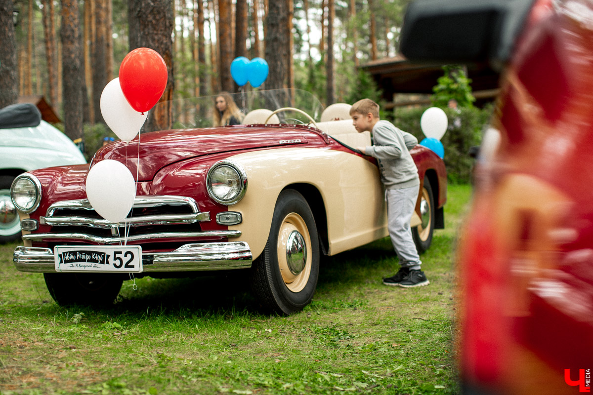 7 сентября в экоотеле “ВеЛес” прошел 4-й фестиваль “Ретро Гараж”. На этот раз его участниками стали 86 транспортных средств