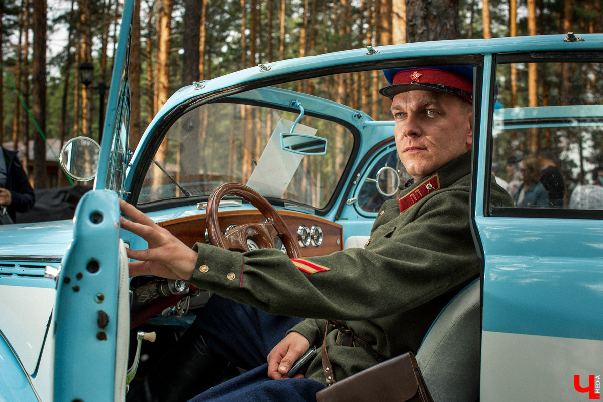 7 сентября в экоотеле “ВеЛес” прошел 4-й фестиваль “Ретро Гараж”. На этот раз его участниками стали 86 транспортных средств