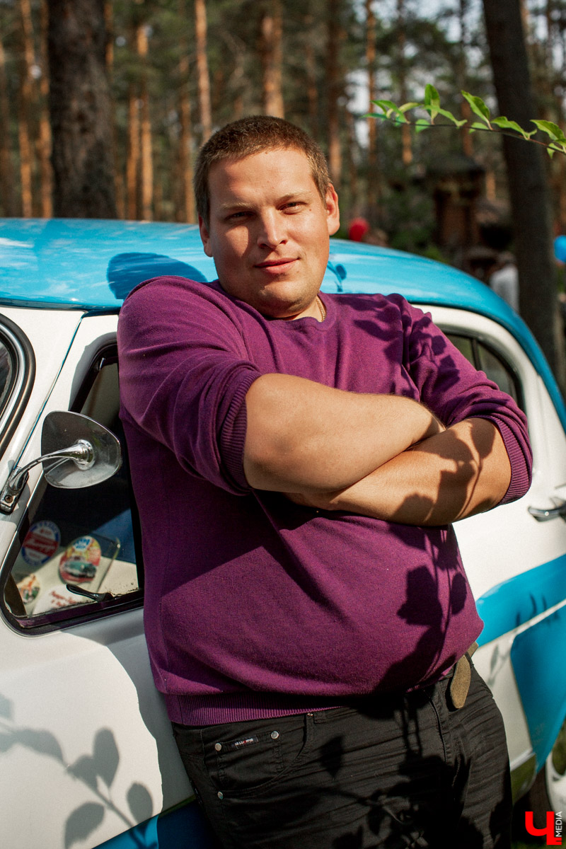 7 сентября в экоотеле “ВеЛес” прошел 4-й фестиваль “Ретро Гараж”. На этот раз его участниками стали 86 транспортных средств