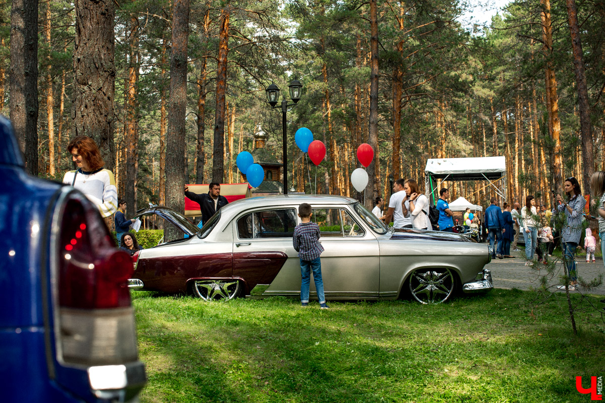 7 сентября в экоотеле “ВеЛес” прошел 4-й фестиваль “Ретро Гараж”. На этот раз его участниками стали 86 транспортных средств