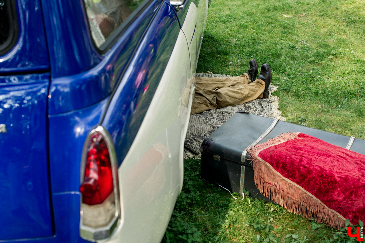 7 сентября в экоотеле “ВеЛес” прошел 4-й фестиваль “Ретро Гараж”. На этот раз его участниками стали 86 транспортных средств