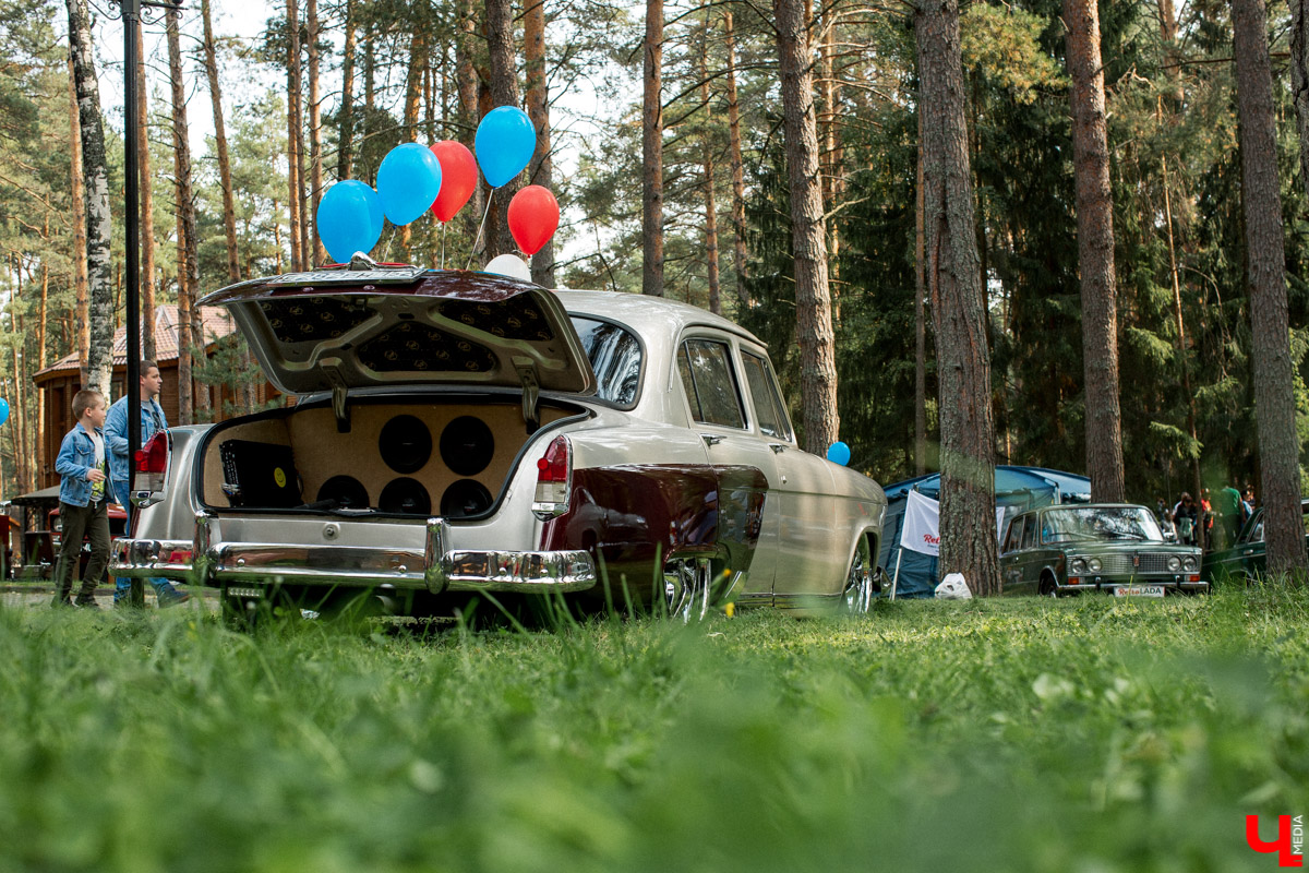 7 сентября в экоотеле “ВеЛес” прошел 4-й фестиваль “Ретро Гараж”. На этот раз его участниками стали 86 транспортных средств