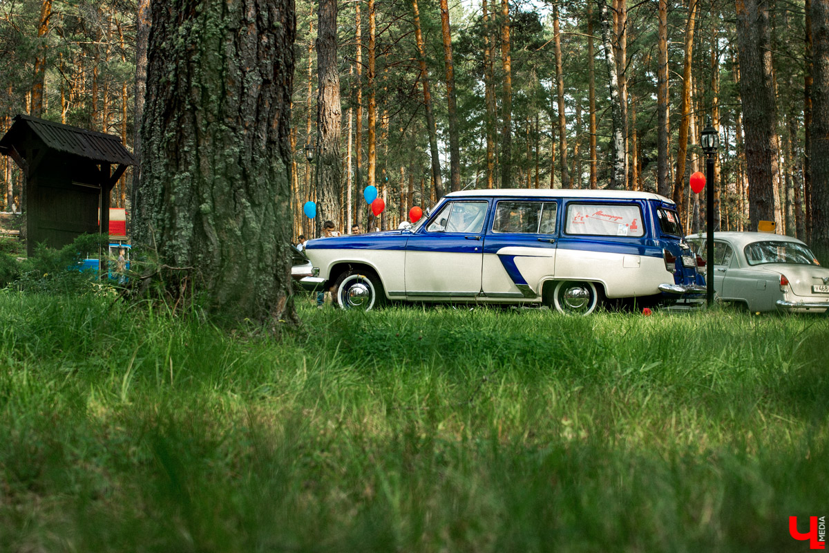 7 сентября в экоотеле “ВеЛес” прошел 4-й фестиваль “Ретро Гараж”. На этот раз его участниками стали 86 транспортных средств
