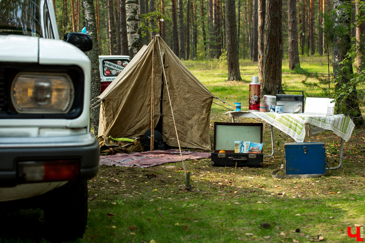 7 сентября в экоотеле “ВеЛес” прошел 4-й фестиваль “Ретро Гараж”. На этот раз его участниками стали 86 транспортных средств