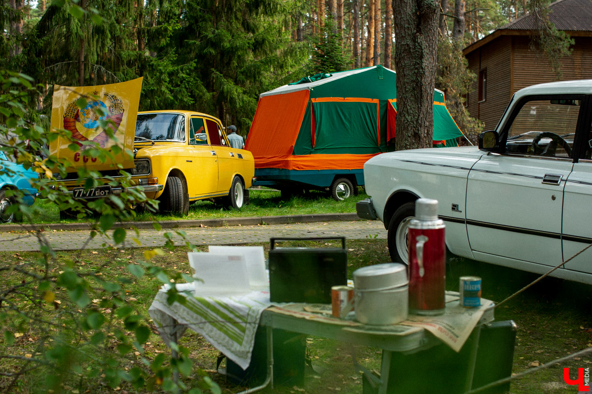 7 сентября в экоотеле “ВеЛес” прошел 4-й фестиваль “Ретро Гараж”. На этот раз его участниками стали 86 транспортных средств