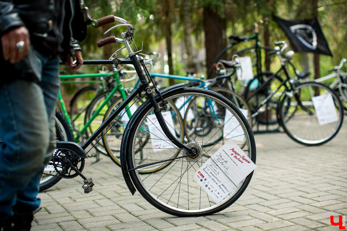 7 сентября в экоотеле “ВеЛес” прошел 4-й фестиваль “Ретро Гараж”. На этот раз его участниками стали 86 транспортных средств