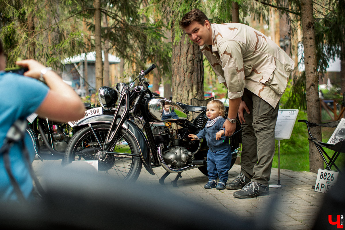 7 сентября в экоотеле “ВеЛес” прошел 4-й фестиваль “Ретро Гараж”. На этот раз его участниками стали 86 транспортных средств