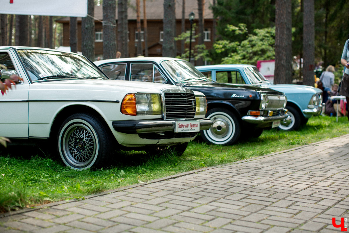 7 сентября в экоотеле “ВеЛес” прошел 4-й фестиваль “Ретро Гараж”. На этот раз его участниками стали 86 транспортных средств