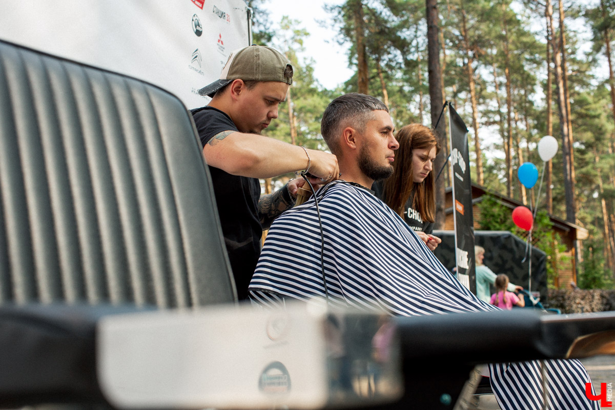 7 сентября в экоотеле “ВеЛес” прошел 4-й фестиваль “Ретро Гараж”. На этот раз его участниками стали 86 транспортных средств