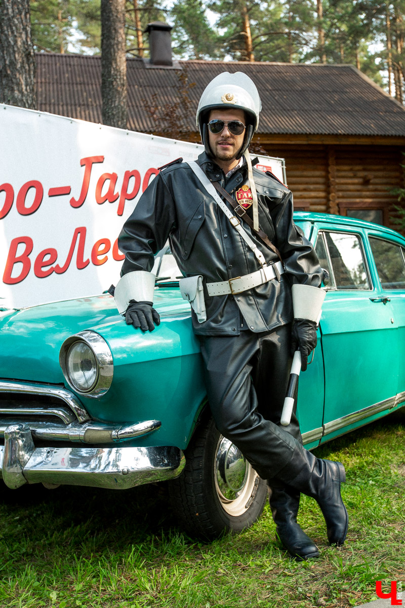 7 сентября в экоотеле “ВеЛес” прошел 4-й фестиваль “Ретро Гараж”. На этот раз его участниками стали 86 транспортных средств