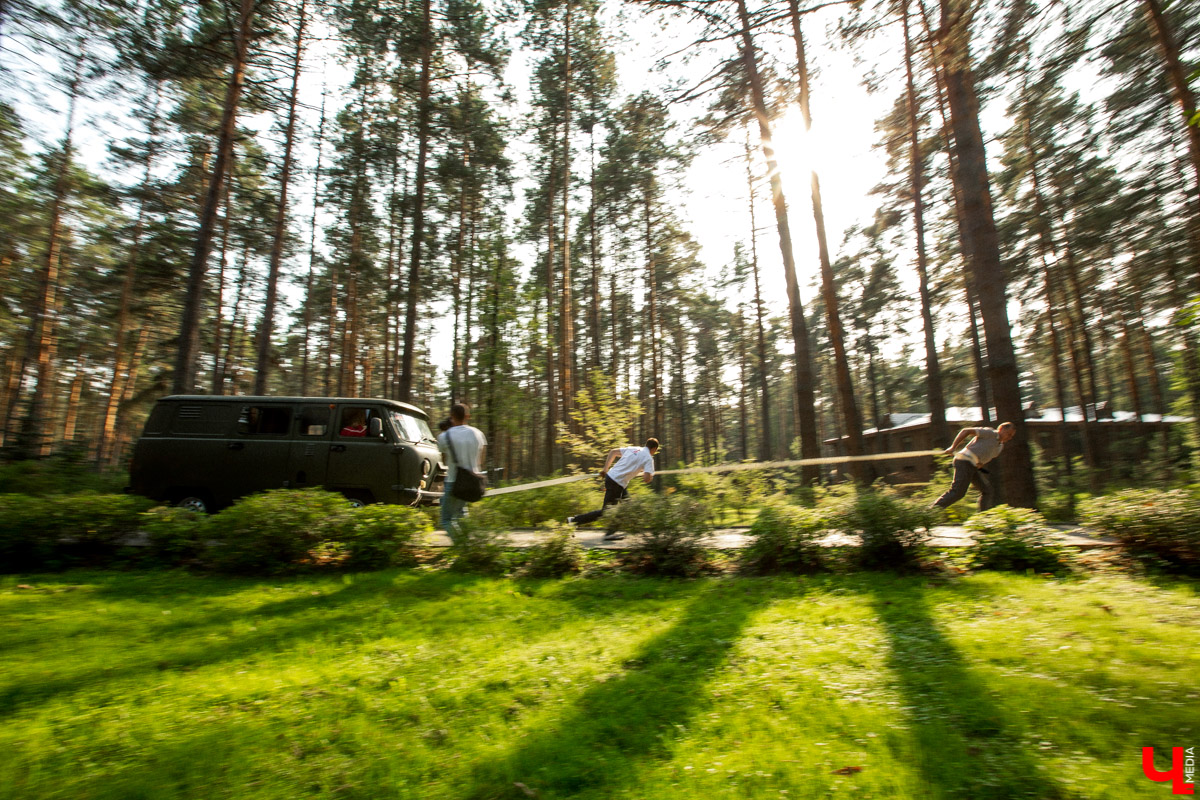 7 сентября в экоотеле “ВеЛес” прошел 4-й фестиваль “Ретро Гараж”. На этот раз его участниками стали 86 транспортных средств