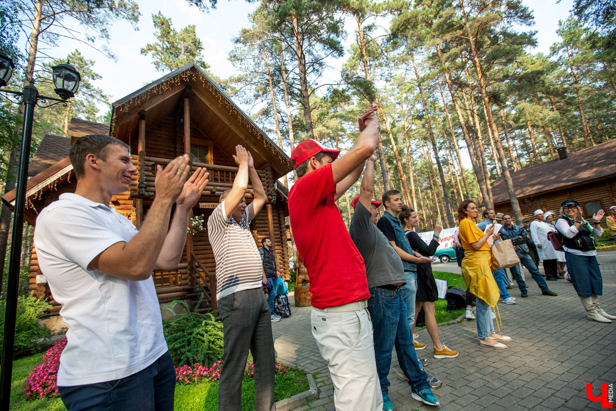 7 сентября в экоотеле “ВеЛес” прошел 4-й фестиваль “Ретро Гараж”. На этот раз его участниками стали 86 транспортных средств