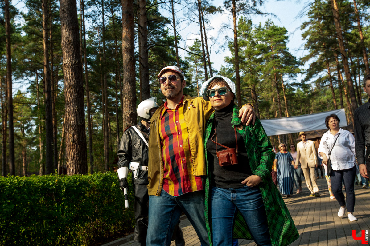 7 сентября в экоотеле “ВеЛес” прошел 4-й фестиваль “Ретро Гараж”. На этот раз его участниками стали 86 транспортных средств