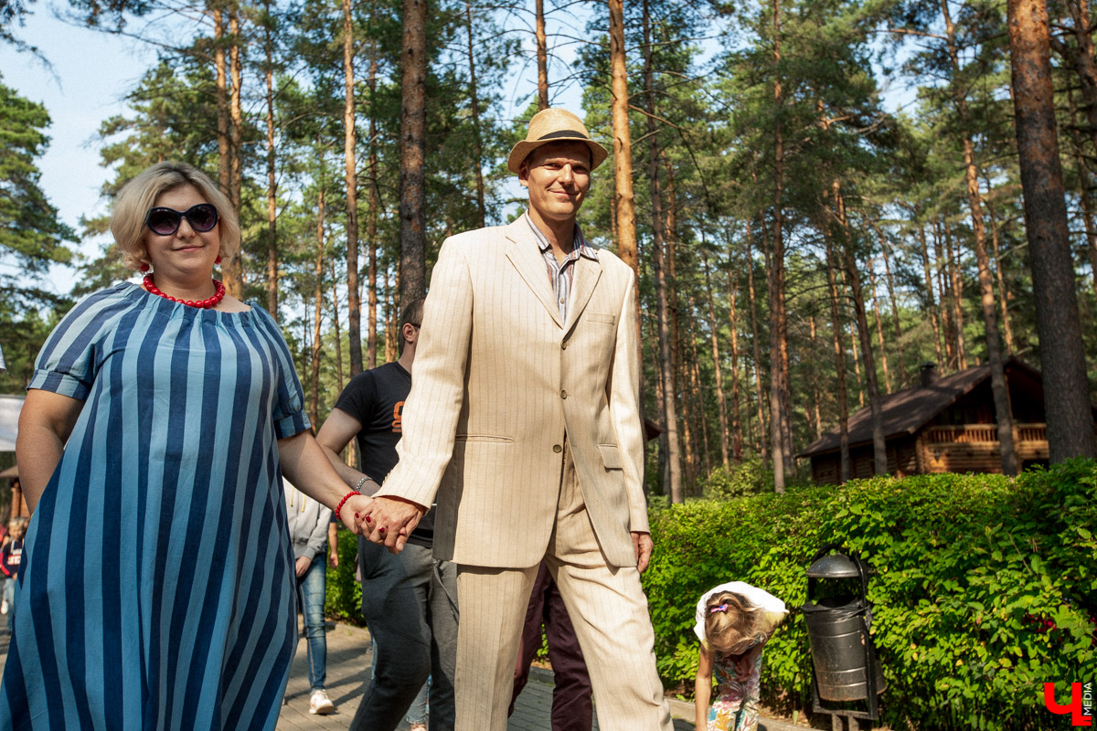 7 сентября в экоотеле “ВеЛес” прошел 4-й фестиваль “Ретро Гараж”. На этот раз его участниками стали 86 транспортных средств