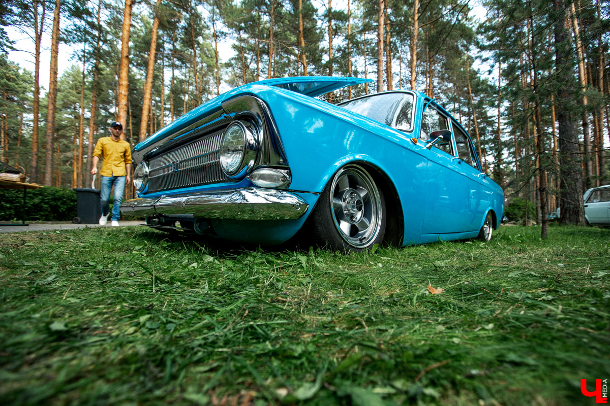 7 сентября в экоотеле “ВеЛес” прошел 4-й фестиваль “Ретро Гараж”. На этот раз его участниками стали 86 транспортных средств