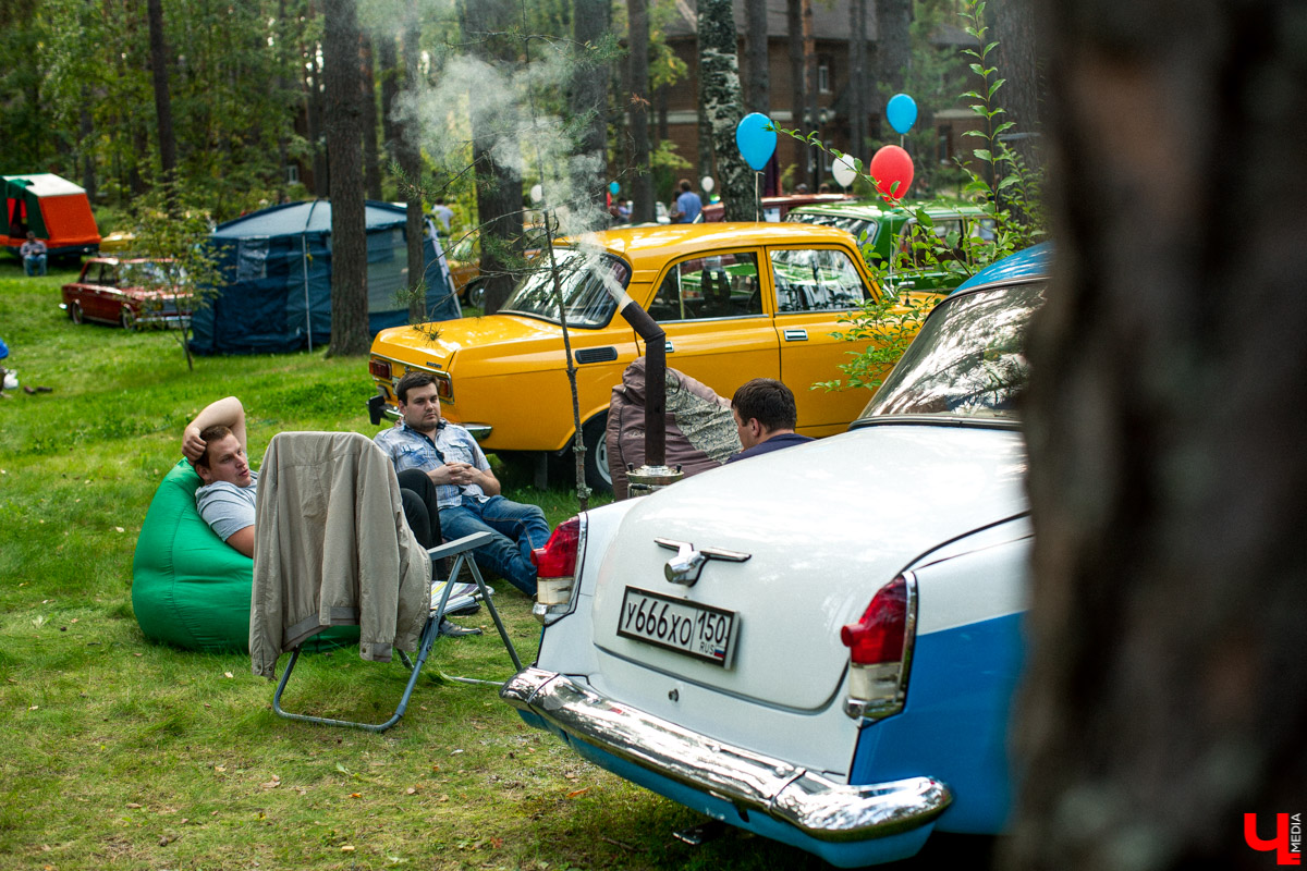 7 сентября в экоотеле “ВеЛес” прошел 4-й фестиваль “Ретро Гараж”. На этот раз его участниками стали 86 транспортных средств