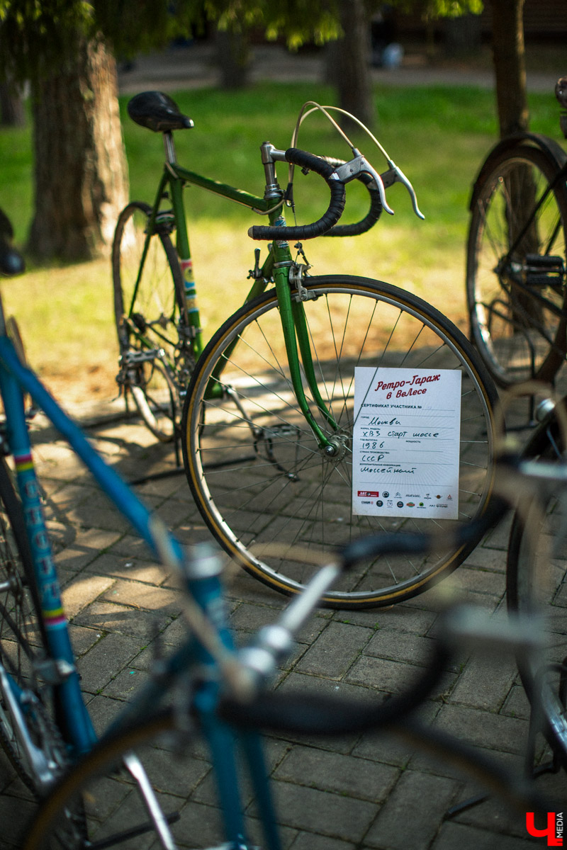 7 сентября в экоотеле “ВеЛес” прошел 4-й фестиваль “Ретро Гараж”. На этот раз его участниками стали 86 транспортных средств