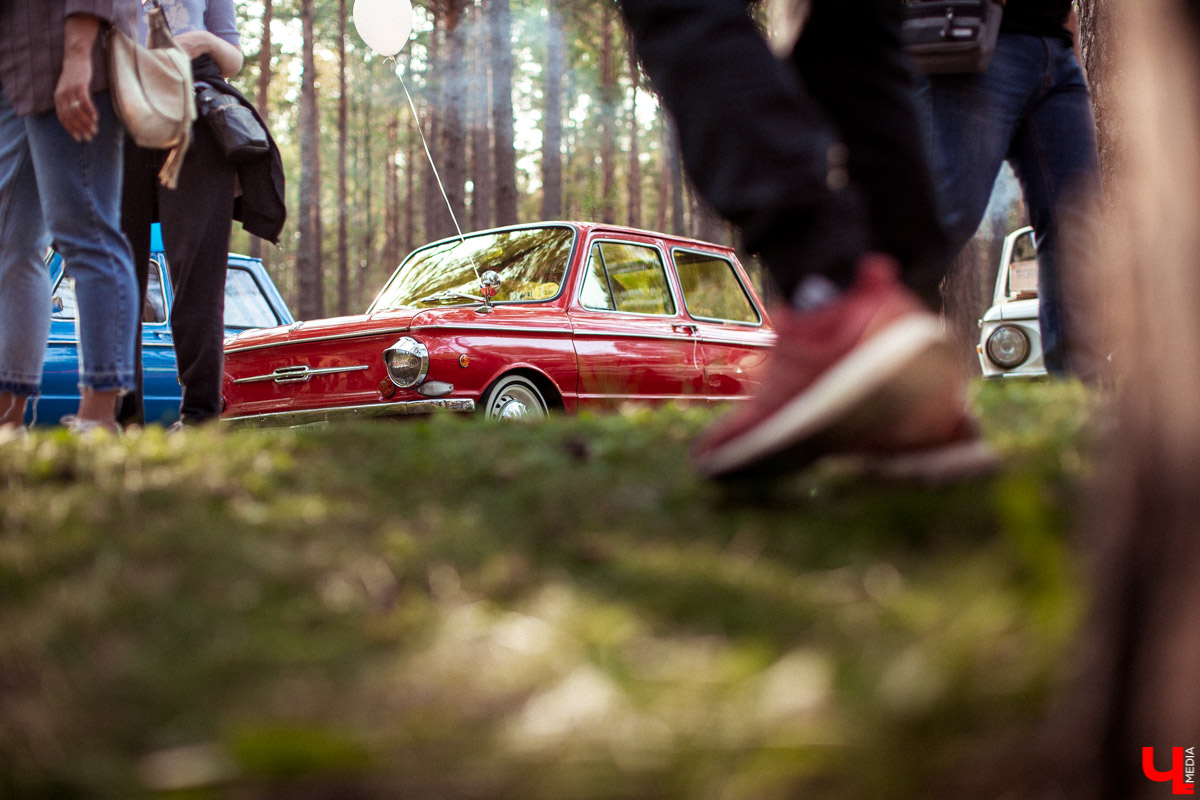 7 сентября в экоотеле “ВеЛес” прошел 4-й фестиваль “Ретро Гараж”. На этот раз его участниками стали 86 транспортных средств