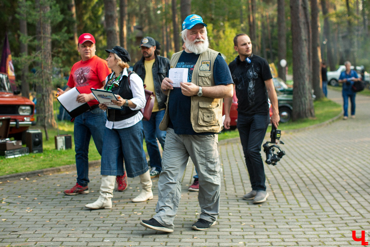 7 сентября в экоотеле “ВеЛес” прошел 4-й фестиваль “Ретро Гараж”. На этот раз его участниками стали 86 транспортных средств