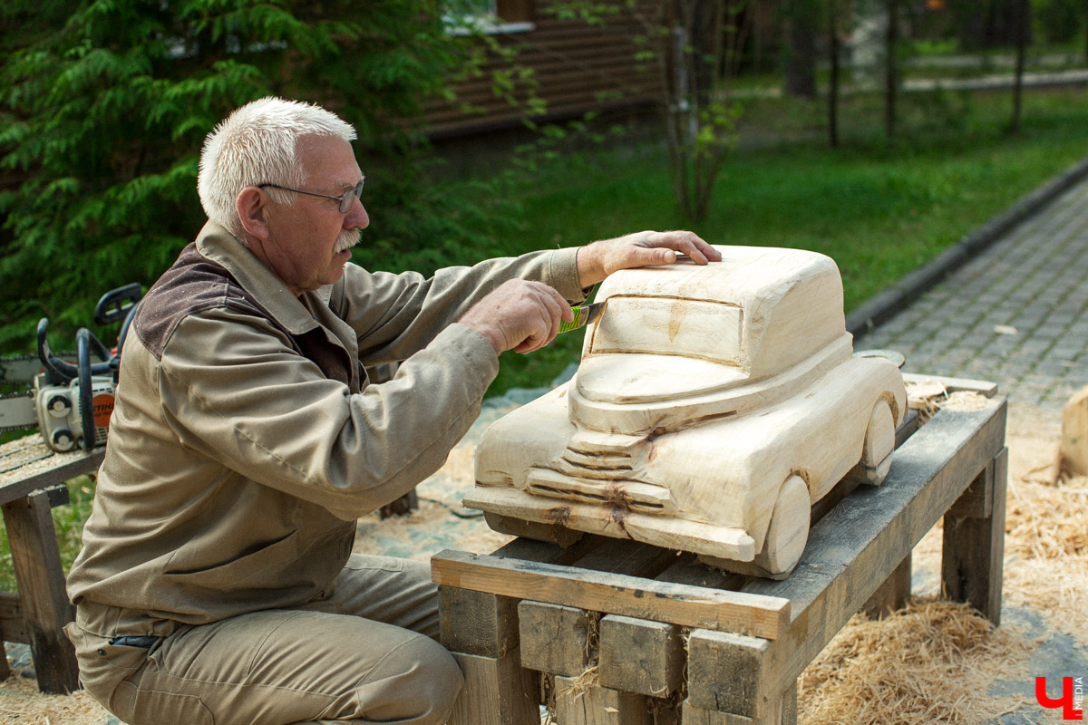 7 сентября в экоотеле “ВеЛес” прошел 4-й фестиваль “Ретро Гараж”. На этот раз его участниками стали 86 транспортных средств