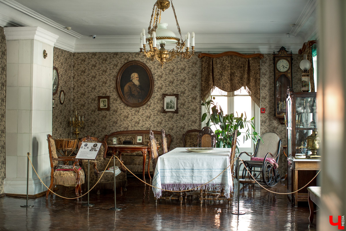 В декабре 2020 года должна закончиться реконструкция дома-музея братьев Столетовых. Что обязательно в нем сохранят? А что изменят? Об этом нам рассказали сотрудники музея