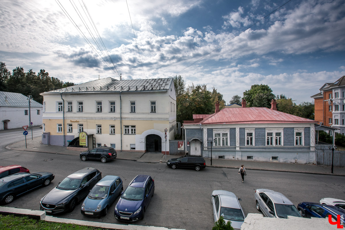 В декабре 2020 года должна закончиться реконструкция дома-музея братьев Столетовых. Что обязательно в нем сохранят? А что изменят? Об этом нам рассказали сотрудники музея