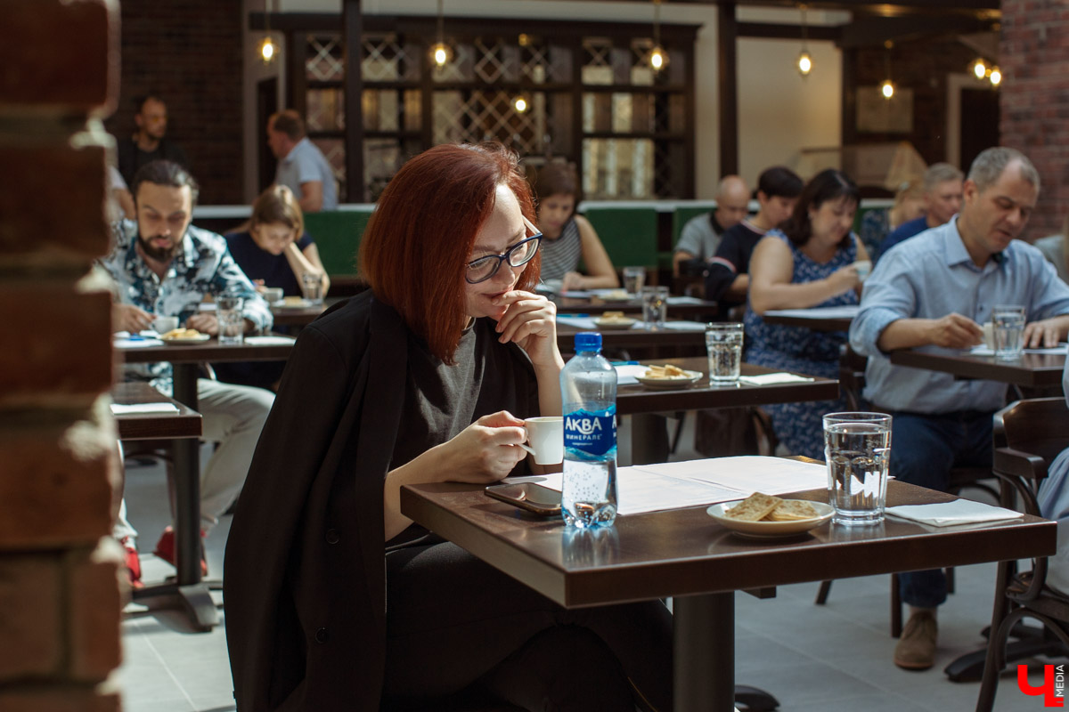 В недавно открывшемся баре «Plan B» прошла первая профессиональная дегустация кофе. Мы не смогли пропустить такое событие, поэтому делимся фотографиями и подробностями