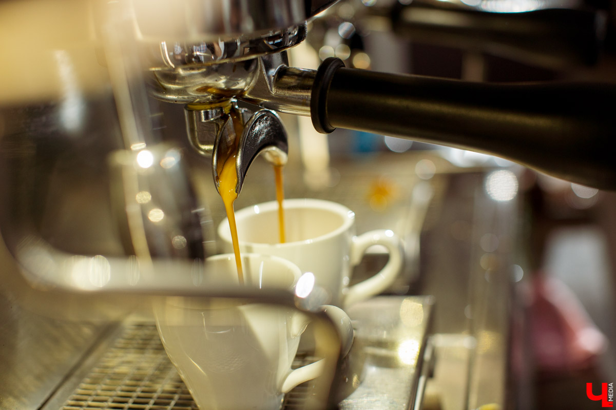 В недавно открывшемся баре «Plan B» прошла первая профессиональная дегустация кофе. Мы не смогли пропустить такое событие, поэтому делимся фотографиями и подробностями