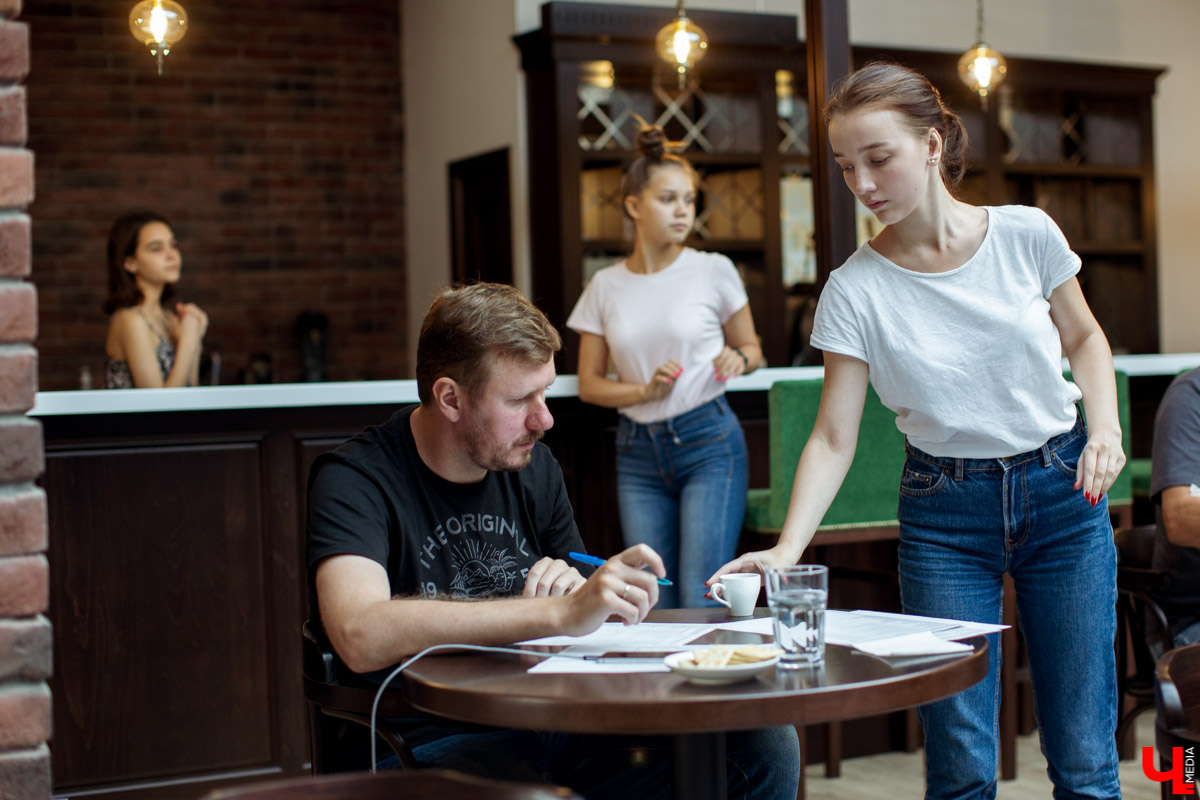 В недавно открывшемся баре «Plan B» прошла первая профессиональная дегустация кофе. Мы не смогли пропустить такое событие, поэтому делимся фотографиями и подробностями