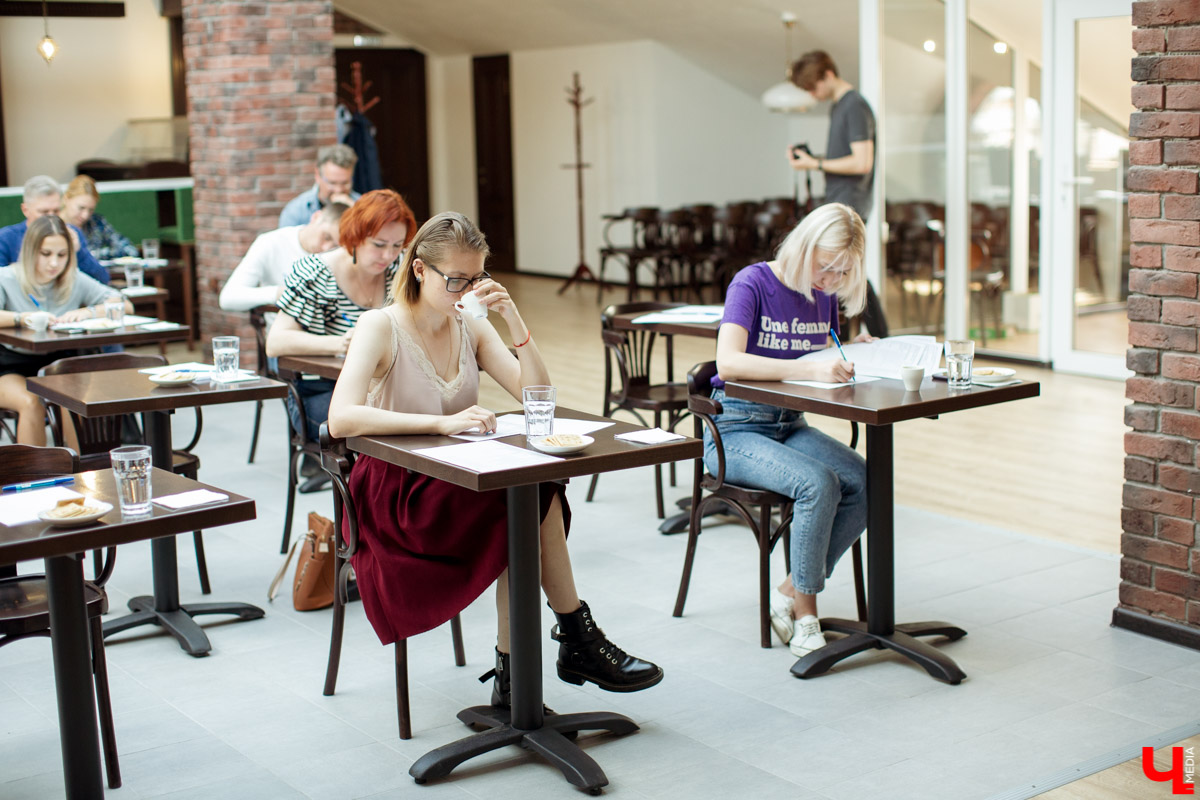 В недавно открывшемся баре «Plan B» прошла первая профессиональная дегустация кофе. Мы не смогли пропустить такое событие, поэтому делимся фотографиями и подробностями