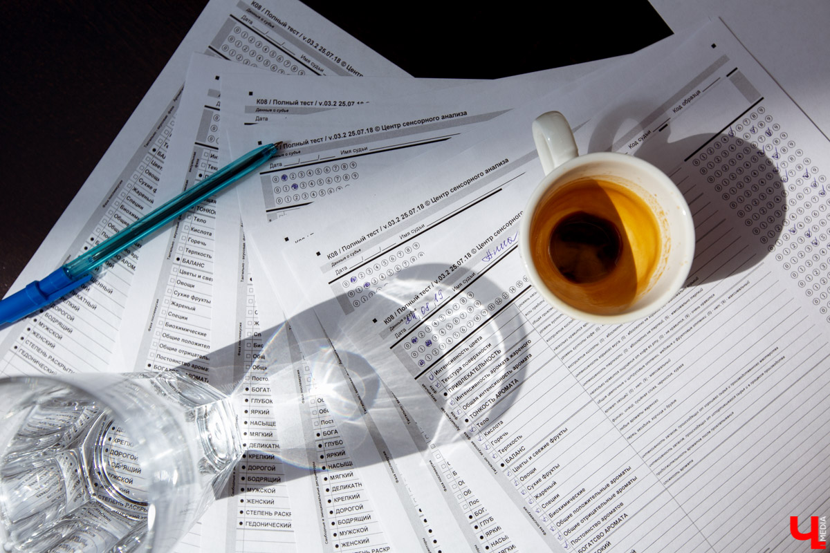 В недавно открывшемся баре «Plan B» прошла первая профессиональная дегустация кофе. Мы не смогли пропустить такое событие, поэтому делимся фотографиями и подробностями