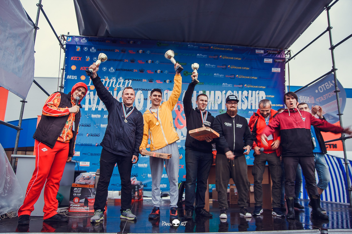 В минувшие выходные в Ивановской области прошел межрегиональный автоспортивный фестиваль «Drag & Drift Battle» и заключительный этап соревнований по дрифту. Владимирский гонщик — Сергей Иванов стал первым по итогам сезона. Домой он привез очередной золотой кубок