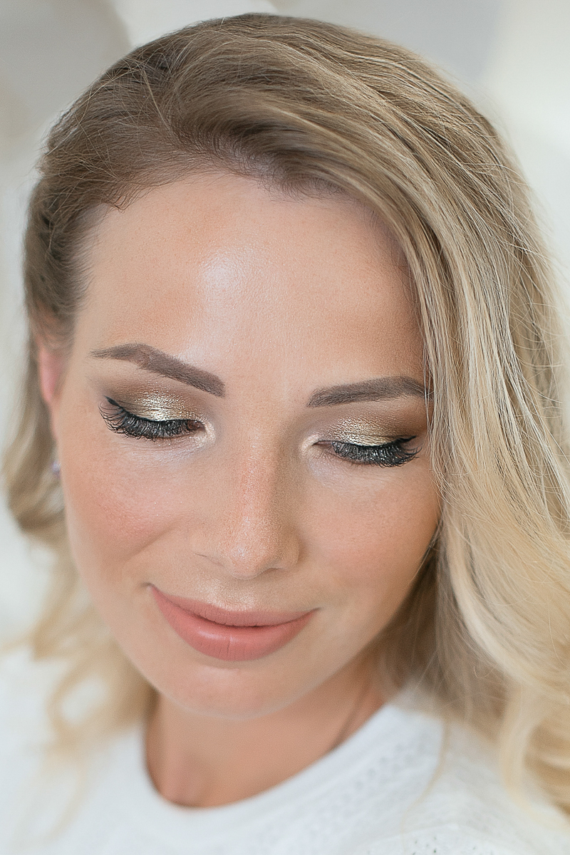 Собираетесь на вечеринку и не знаете, что актуально в этом сезоне? Какие макияж и прическа? Тогда вам точно нужно прочитать этот материал. Владимирские мастера специально для «Ключ-Медиа» преобразили трех девушек