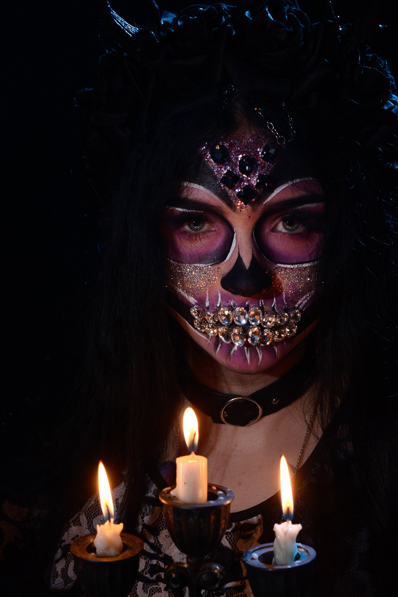 Пятница, 13-е многих суеверных людей пугает. Кто-то объясняет этим какие-то мистические совпадения, кто-то и вовсе считает этот день опасным. Мы решили спросить, что думают о таком «страшном сочетании» девушки Владимира, предпочитающие готический стиль