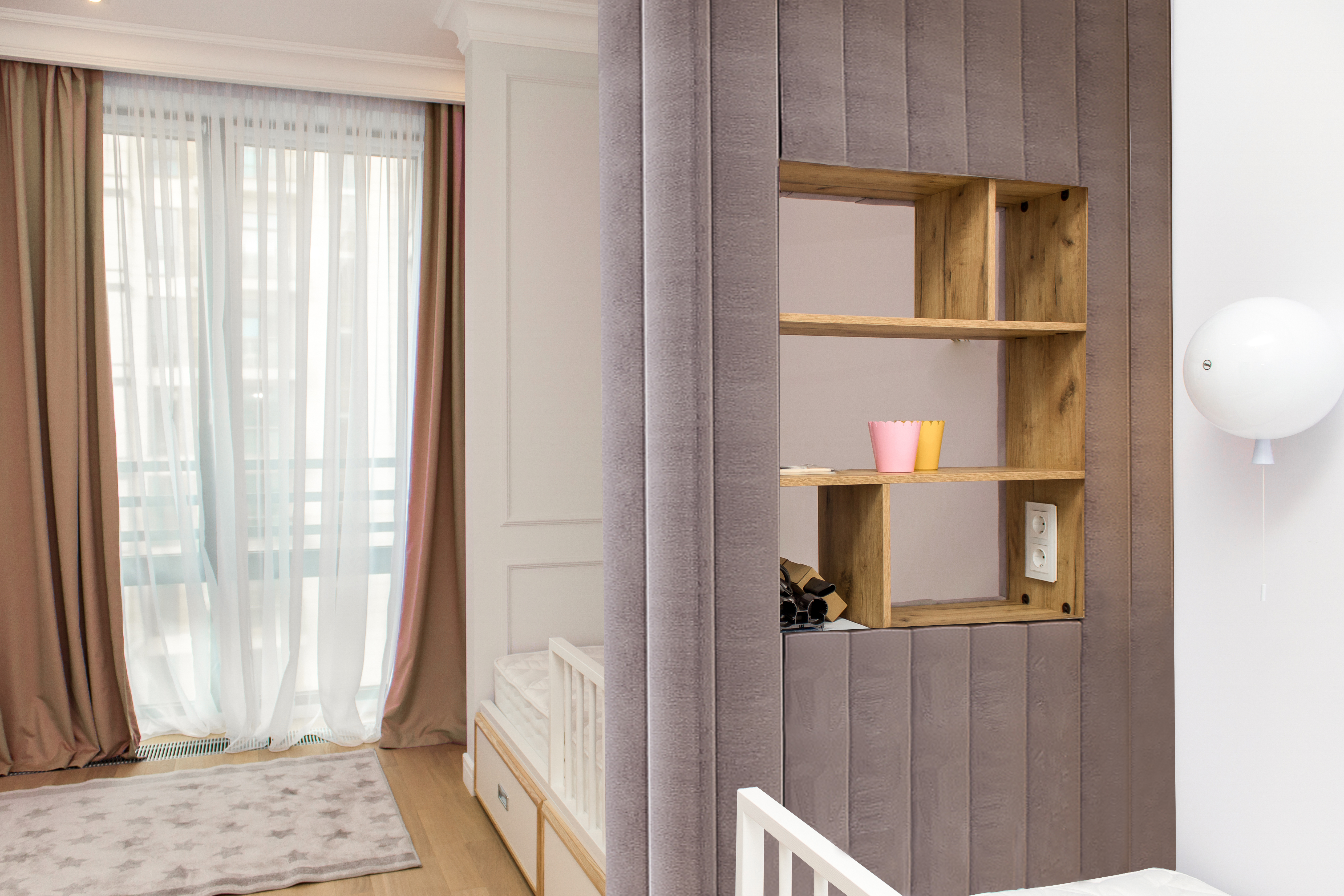 Купив квартиру и приступив к ремонту, молодая семья теряется: а в каком же стиле оформить пространство, чтобы все гармонично смотрелось, но при этом учитывались интересы и вкусы каждого? Специалисты студии дизайна интерьера ML DESIGN STUDIO советуют обратиться к сочетанию стилей