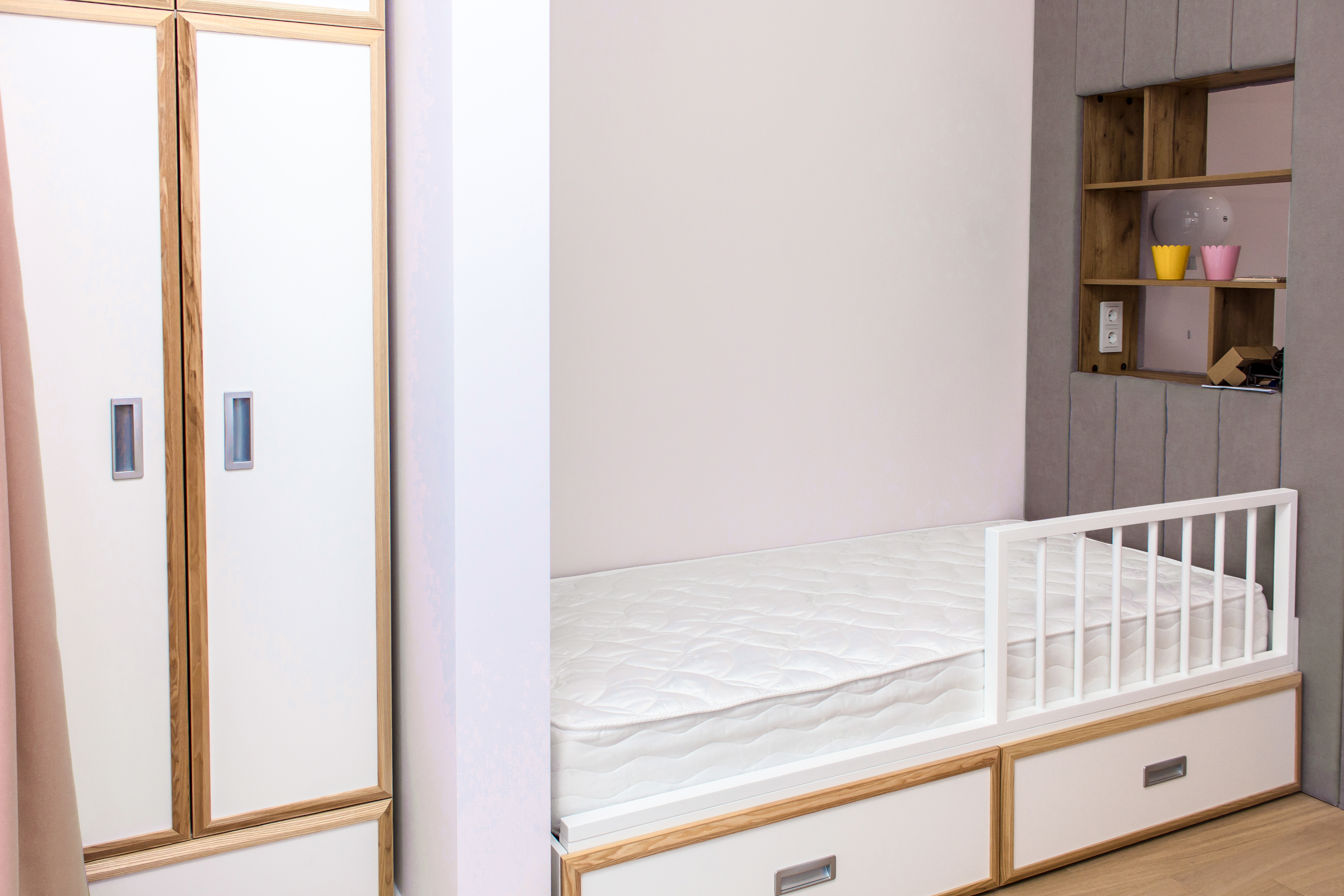 Купив квартиру и приступив к ремонту, молодая семья теряется: а в каком же стиле оформить пространство, чтобы все гармонично смотрелось, но при этом учитывались интересы и вкусы каждого? Специалисты студии дизайна интерьера ML DESIGN STUDIO советуют обратиться к сочетанию стилей