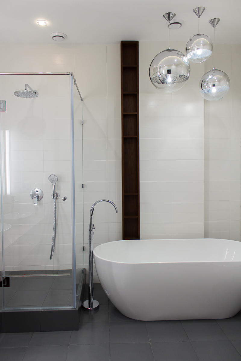 Купив квартиру и приступив к ремонту, молодая семья теряется: а в каком же стиле оформить пространство, чтобы все гармонично смотрелось, но при этом учитывались интересы и вкусы каждого? Специалисты студии дизайна интерьера ML DESIGN STUDIO советуют обратиться к сочетанию стилей