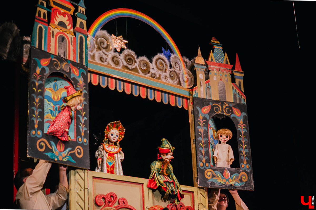 С 19 по 26 сентября на Межрегиональном кукольном фестивале “Золотое колечко” выступят не только артисты со всей страны, но и труппы болгарского и узбекского театров. В программе заявлено множество спектаклей для взрослых, а один даже для беременных