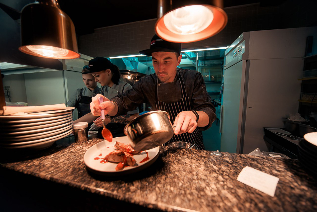 Как у Шекспира: “Ничто не вечно под луной, но жизнь…” продолжается. Правда, теперь эта самая жизнь в нашем городе будет менее вкусной и веселой, потому что во Владимире закрылись аж 4 заведения, для многих любимые