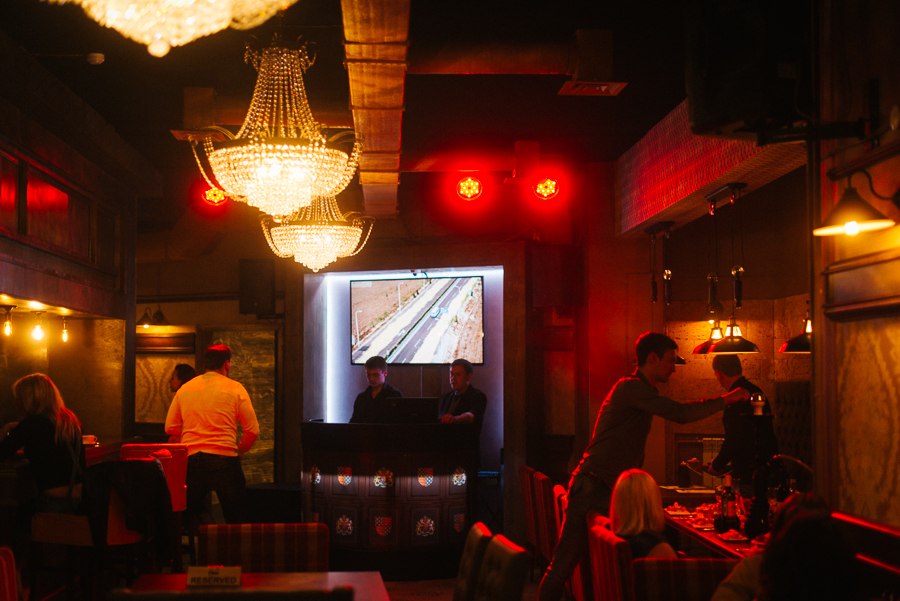 Как у Шекспира: “Ничто не вечно под луной, но жизнь…” продолжается. Правда, теперь эта самая жизнь в нашем городе будет менее вкусной и веселой, потому что во Владимире закрылись аж 4 заведения, для многих любимые