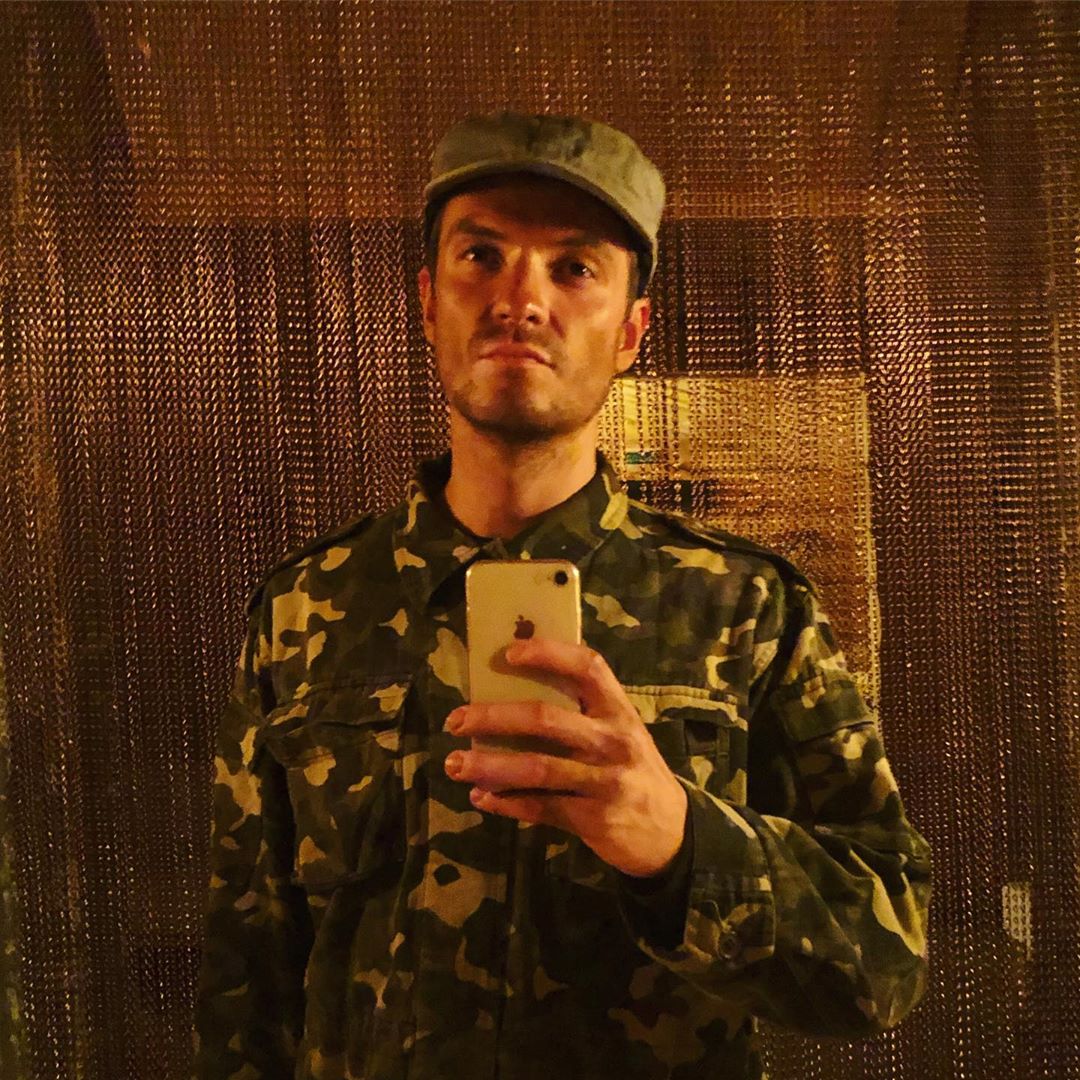 Владимирский актер Александр Аладышев снялся в сериале “Динозавр”. Он рассказал нам о работе с Панкратовым-Черным