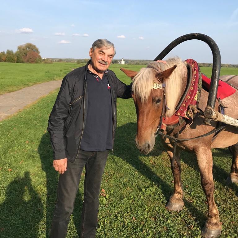 Владимирский актер Александр Аладышев снялся в сериале “Динозавр”. Он рассказал нам о работе с Панкратовым-Черным