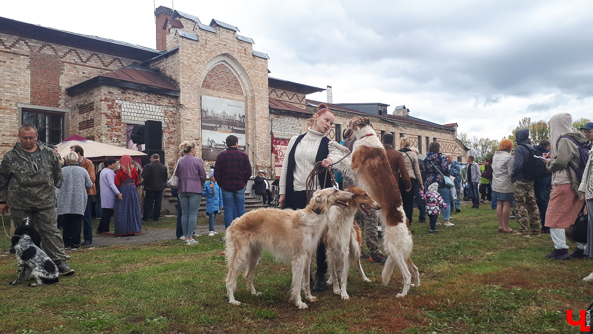 14 сентября в имении Храповицкого под Муромцево провели первый охотничий фестиваль. Событие планируют сделать ежегодным