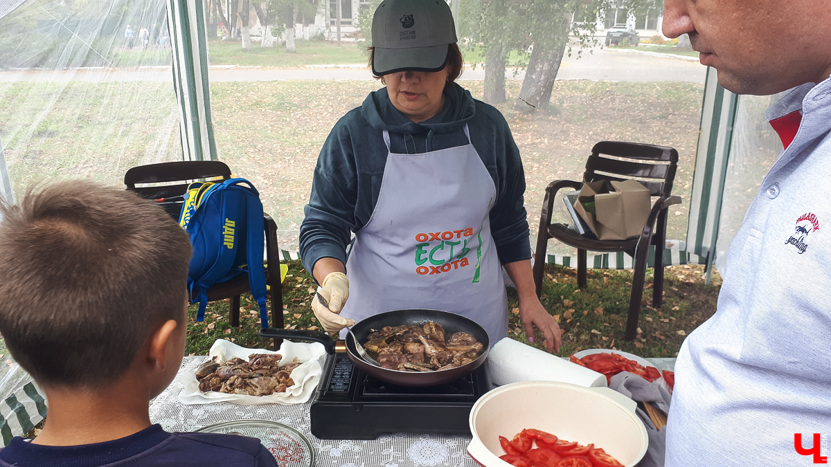 14 сентября в имении Храповицкого под Муромцево провели первый охотничий фестиваль. Событие планируют сделать ежегодным