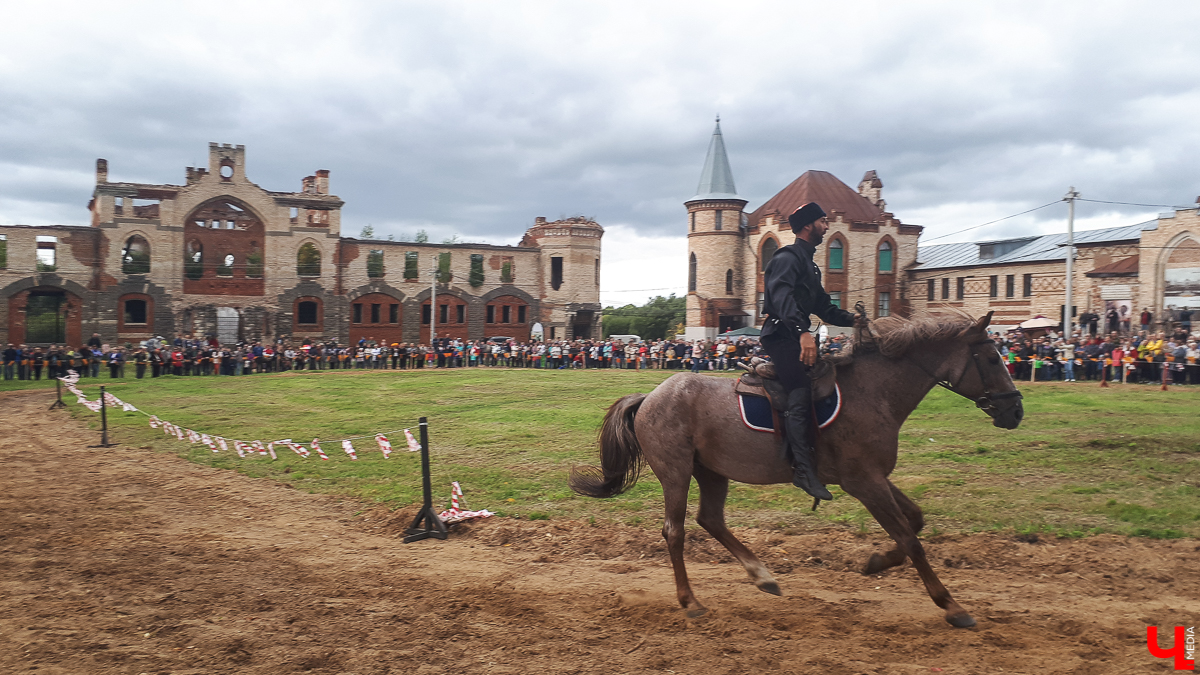 14 сентября в имении Храповицкого под Муромцево провели первый охотничий фестиваль. Событие планируют сделать ежегодным