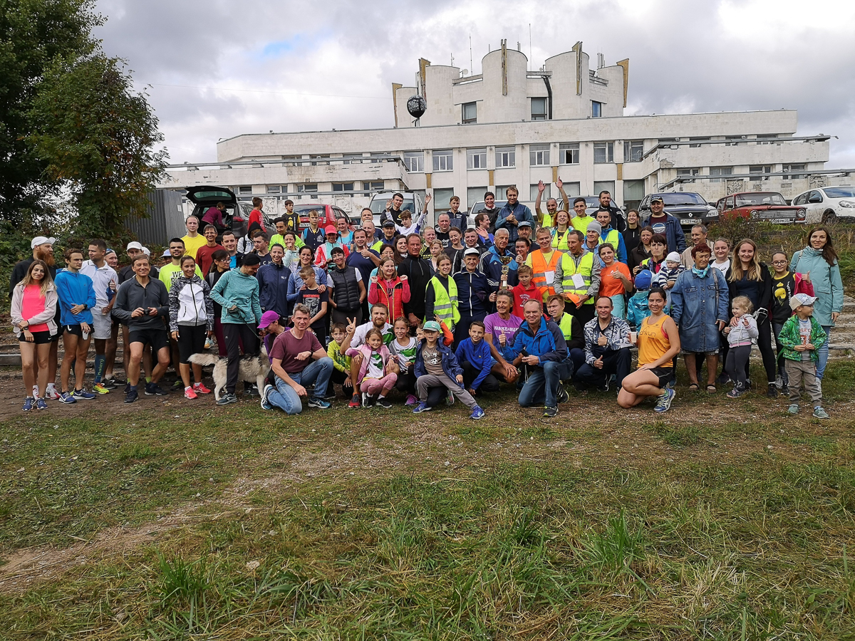 В эти выходные состоялось открытие владимирского паркрана. Каждую субботу в 9 утра в Старых садах все желающие, любители или спортсмены могут совершить пробежку на дистанцию 5 км. Важно, что паркран - не соревнование, а просто приятное времяпрепровождение