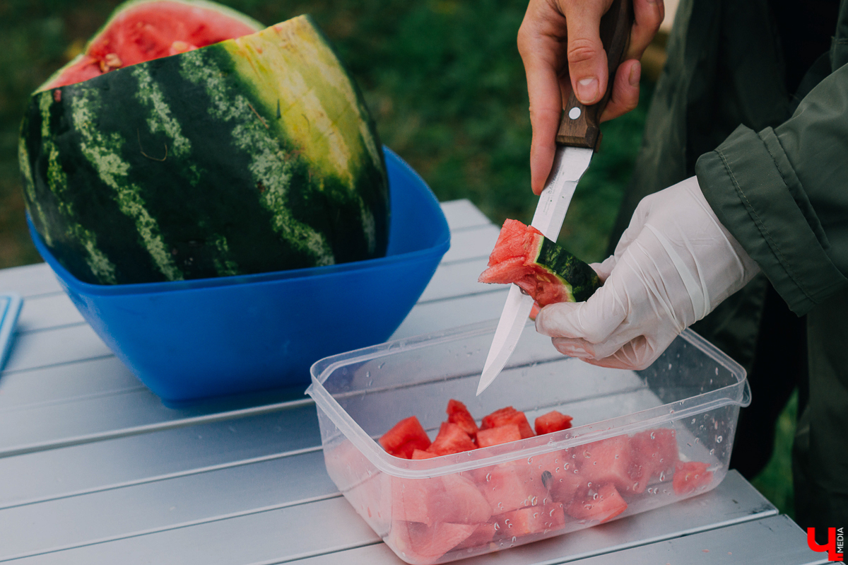 В минувшие выходные в Старых садах у ДТЮ прошел твидовый пикник, который посетило более 100 горожан и туристов. Пришедших ожидали дегустации, мастер-классы, игры, живая музыка и другие развлечения на любой вкус. Одна из главных целей пикника - уберечь зеленую зону от застройки