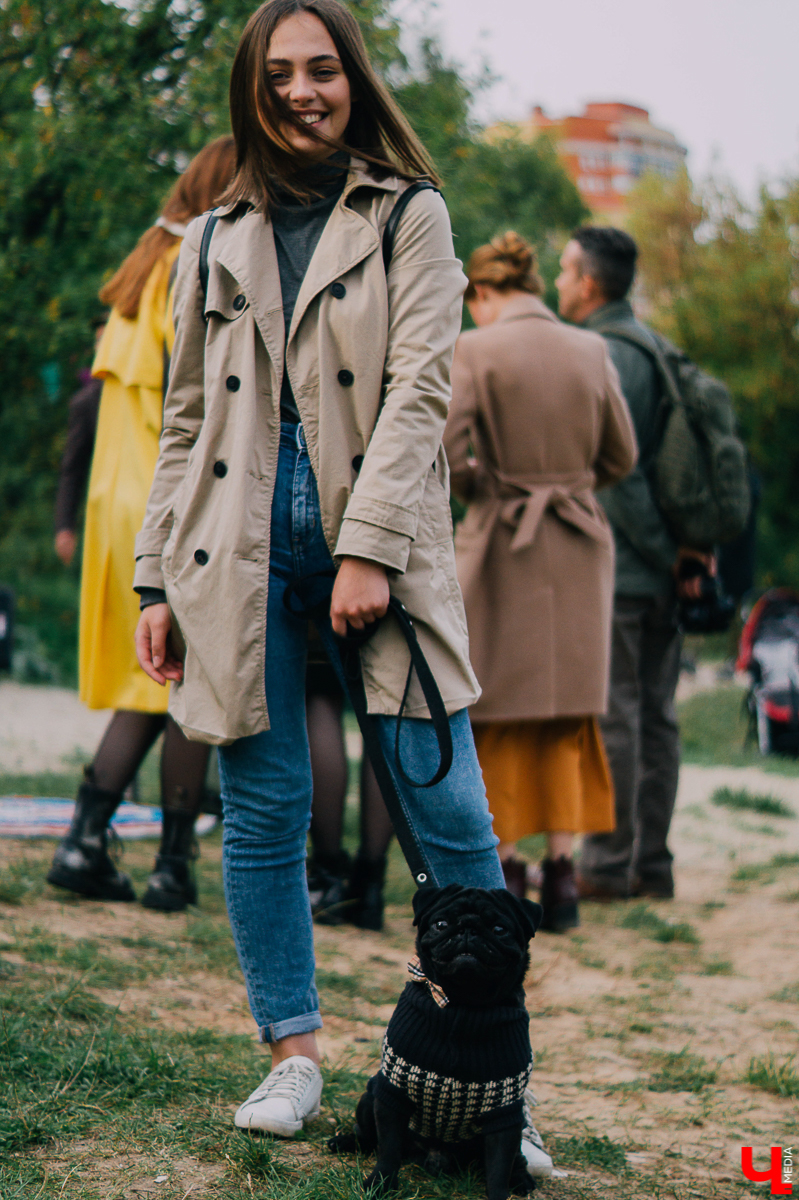 В минувшие выходные в Старых садах у ДТЮ прошел твидовый пикник, который посетило более 100 горожан и туристов. Пришедших ожидали дегустации, мастер-классы, игры, живая музыка и другие развлечения на любой вкус. Одна из главных целей пикника - уберечь зеленую зону от застройки