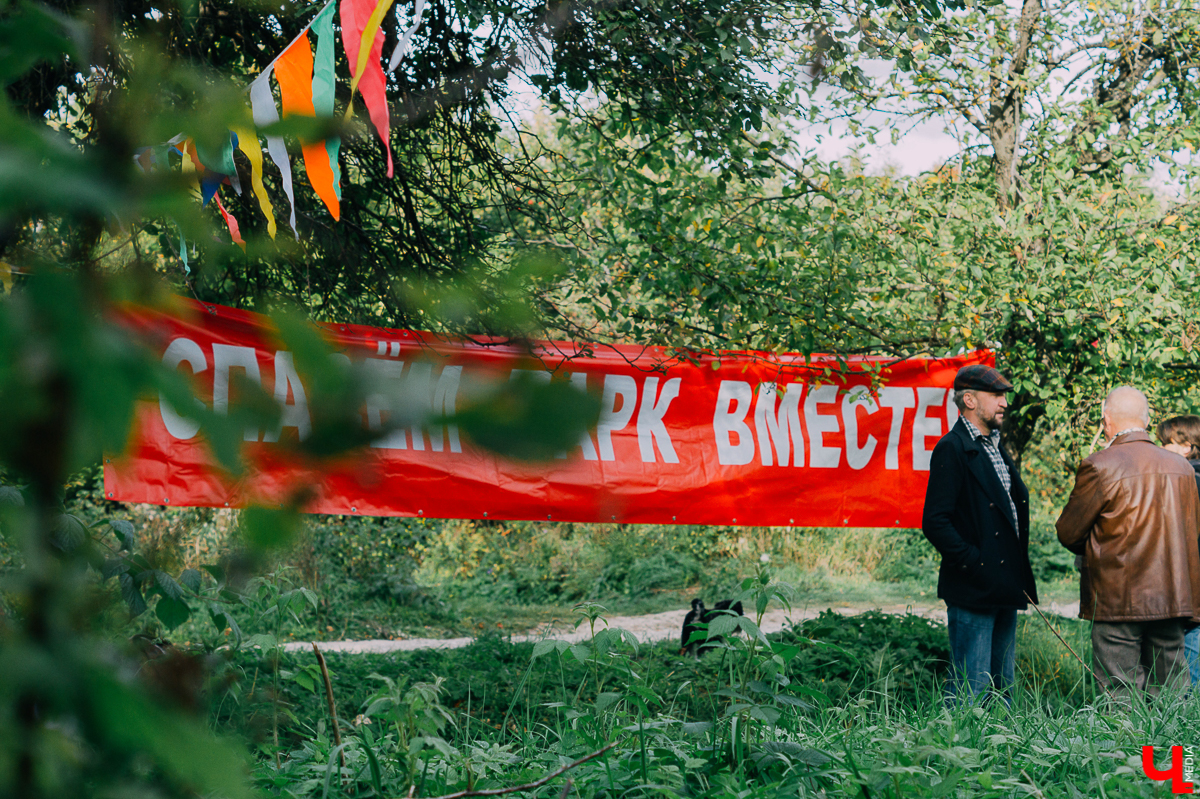 В минувшие выходные в Старых садах у ДТЮ прошел твидовый пикник, который посетило более 100 горожан и туристов. Пришедших ожидали дегустации, мастер-классы, игры, живая музыка и другие развлечения на любой вкус. Одна из главных целей пикника - уберечь зеленую зону от застройки