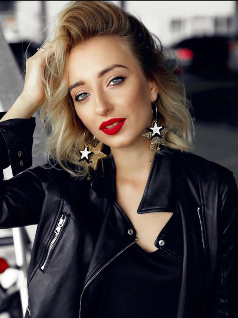 Во Владимире стартовал проект “Это ты”. Стилист, парикмахер и фотограф помогают изменить имидж и по-новому взглянуть на себя